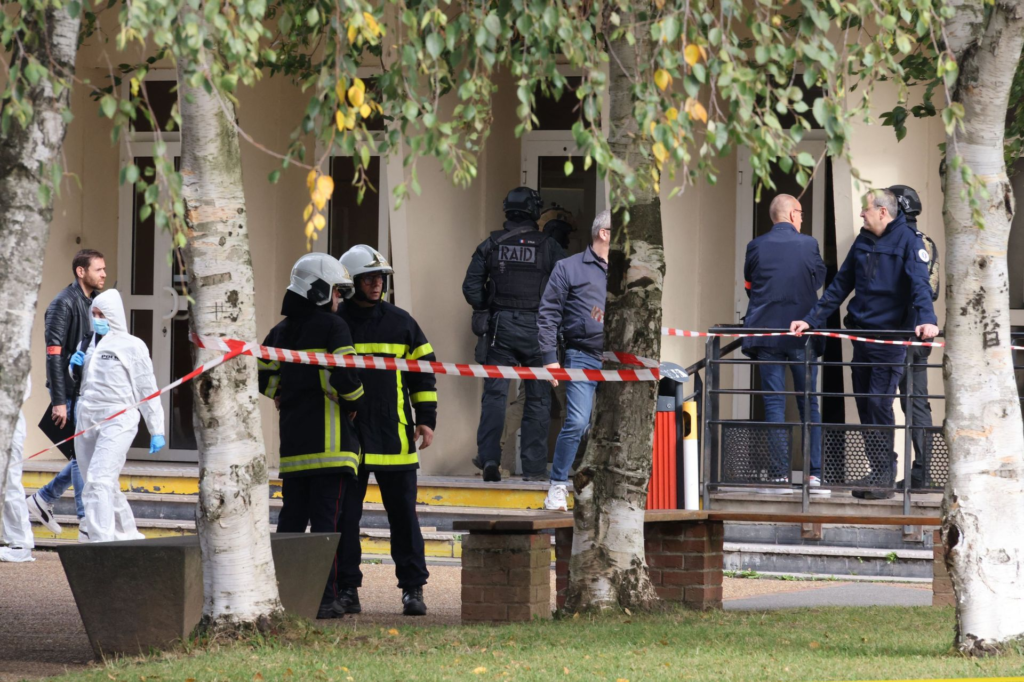 France Un enseignant tué et deux personnes gravement blessées par un