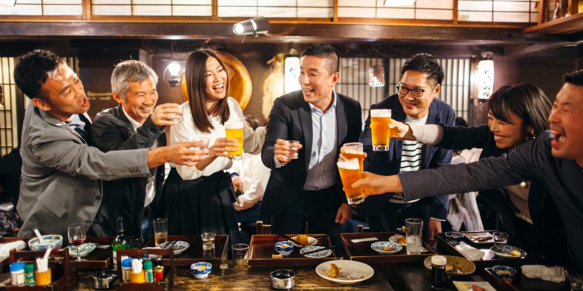 Saké Viva !» : au Japon, une campagne pour inciter les jeunes à